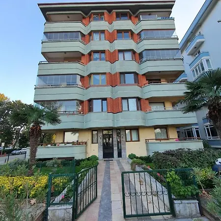 شقة لوكس مطلة على البحر مباشرة و تقع في مركز مدينة يلوا و قريبة من المطاعم و المقاهي With Direct Sea View Full Sea View Yalova Center, Close To Markets, Restaurants, Cafes And Children's Play Area *