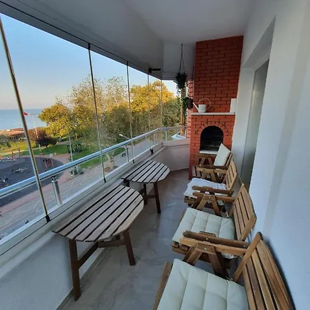 Daire شقة لوكس مطلة على البحر مباشرة و تقع في مركز مدينة يلوا و قريبة من المطاعم و المقاهي With Direct Sea View Full Sea View Yalova Center, Close To Markets, Restaurants, Cafes And Children's Play Area *
